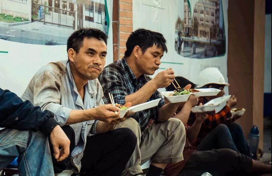 又馬上到年底了，我們做裝修的，一年能賺多少錢？